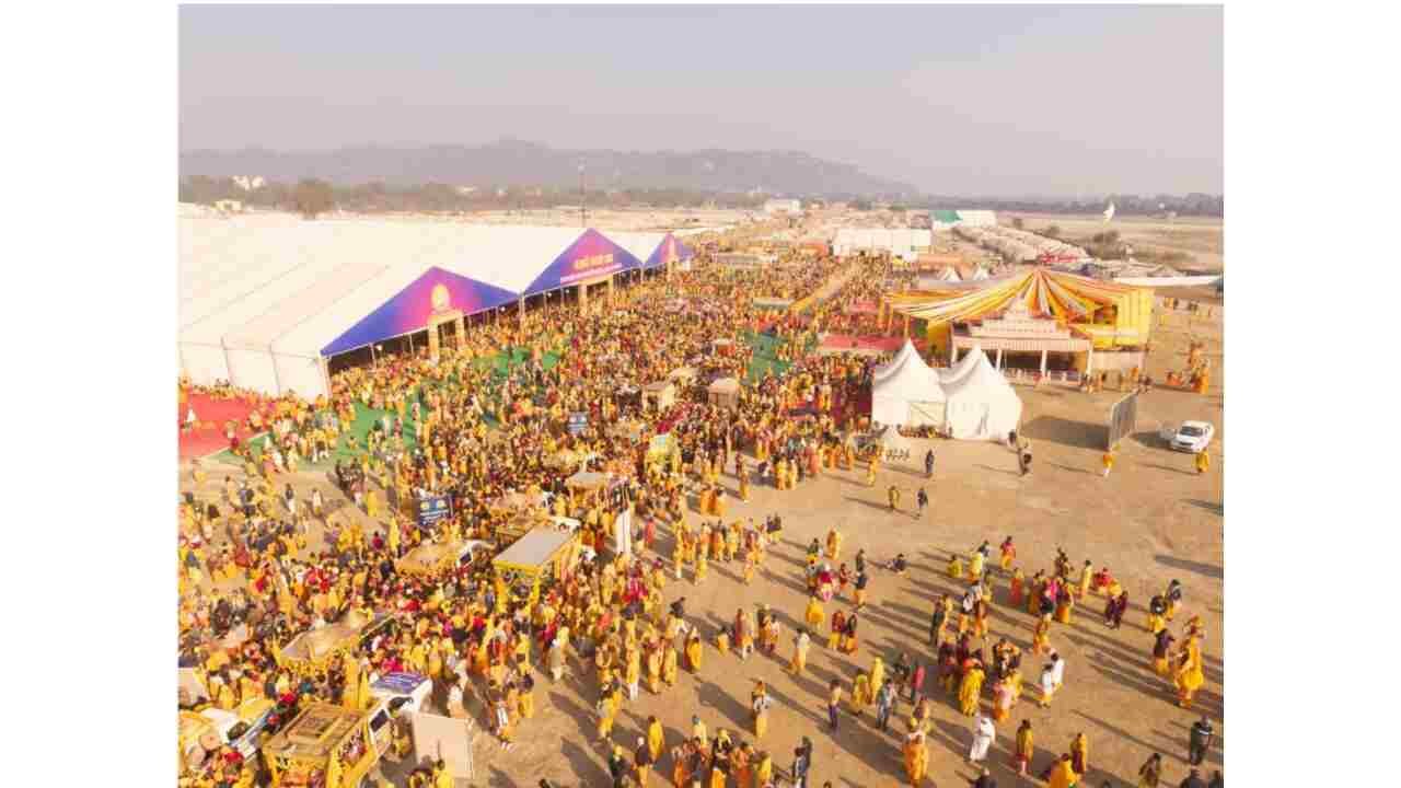 Spiritual Grandeur on Display as Uttarakhand Tableau Shines at Jyoti Kalash Yatra