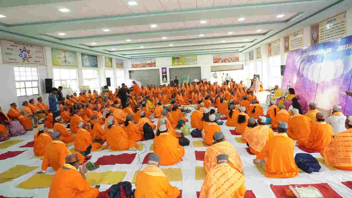 1-minute Daily Meditation and Positive Affirmation Sessions by Dr. Archika Didi: A Powerful Way to Combat Stress, Anxiety and Digital Addiction 1 Dr. Archika Didi, 1-Minute Mental Peace, 21-Day Forgiveness Prayer, daily guided meditation, Instagram meditation sessions, combat digital addiction, mental wellness programs, Dr. Archika Foundation, MansikShakti, stress and anxiety relief, mindfulness on social media